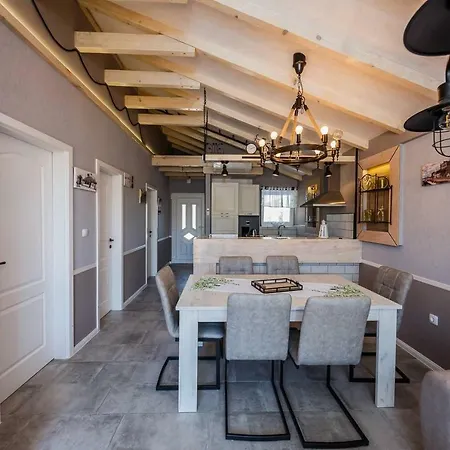 Tereza 度假居 特罗吉尔